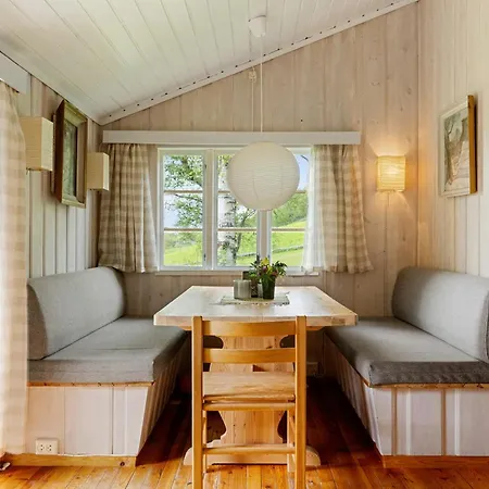 Mountain Base For Active Explorers Semesterbostad